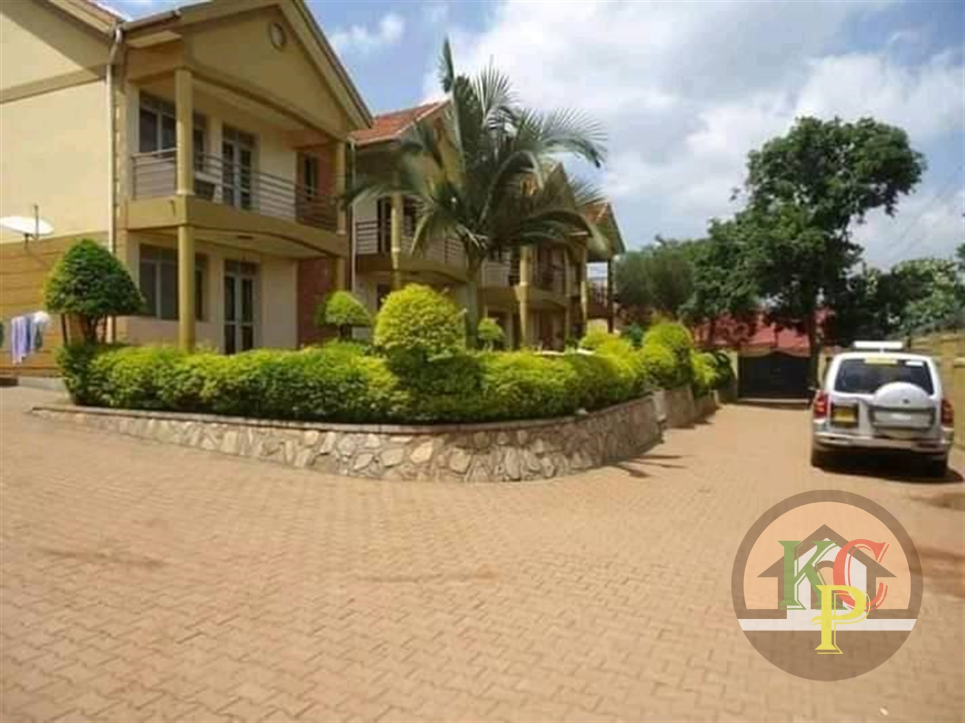 Duplex for rent in Kisaasi Kampala