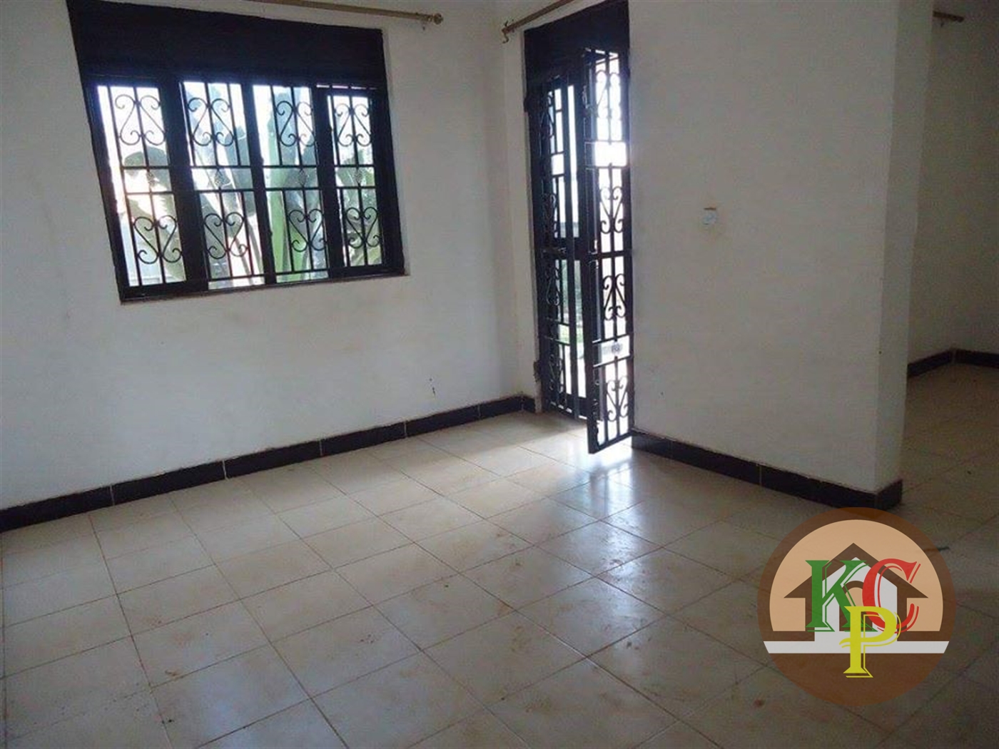 Duplex for rent in Kisaasi Kampala