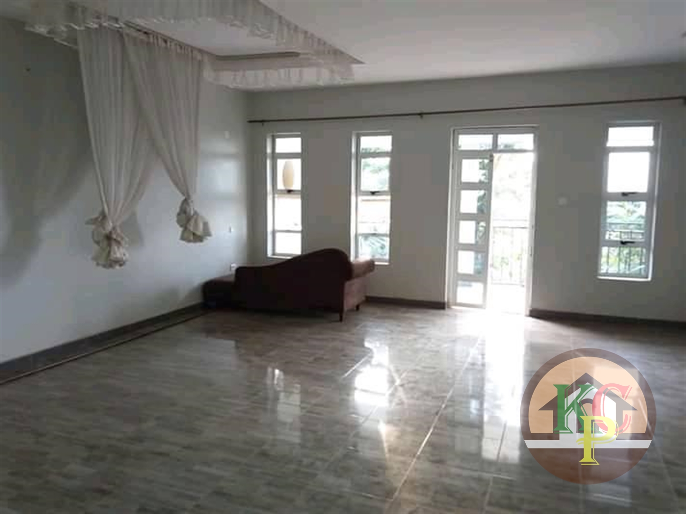 Mansion for rent in Kira Wakiso