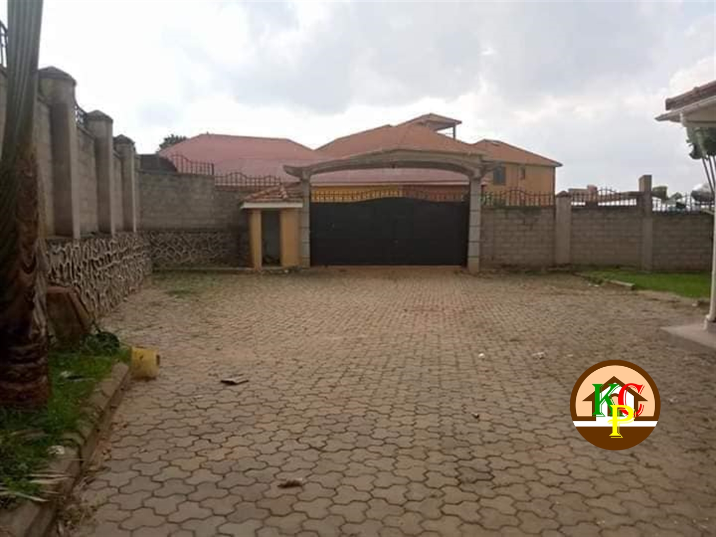 Mansion for rent in Mbalwa Wakiso