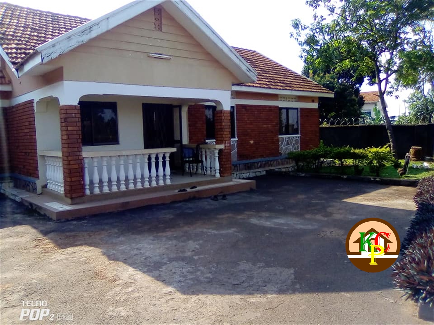 Bungalow for rent in Kiwaatule Kampala