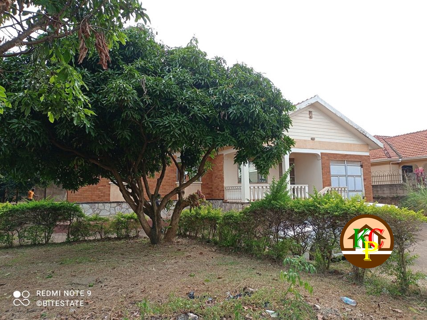 Bungalow for rent in Kiwaatule Kampala