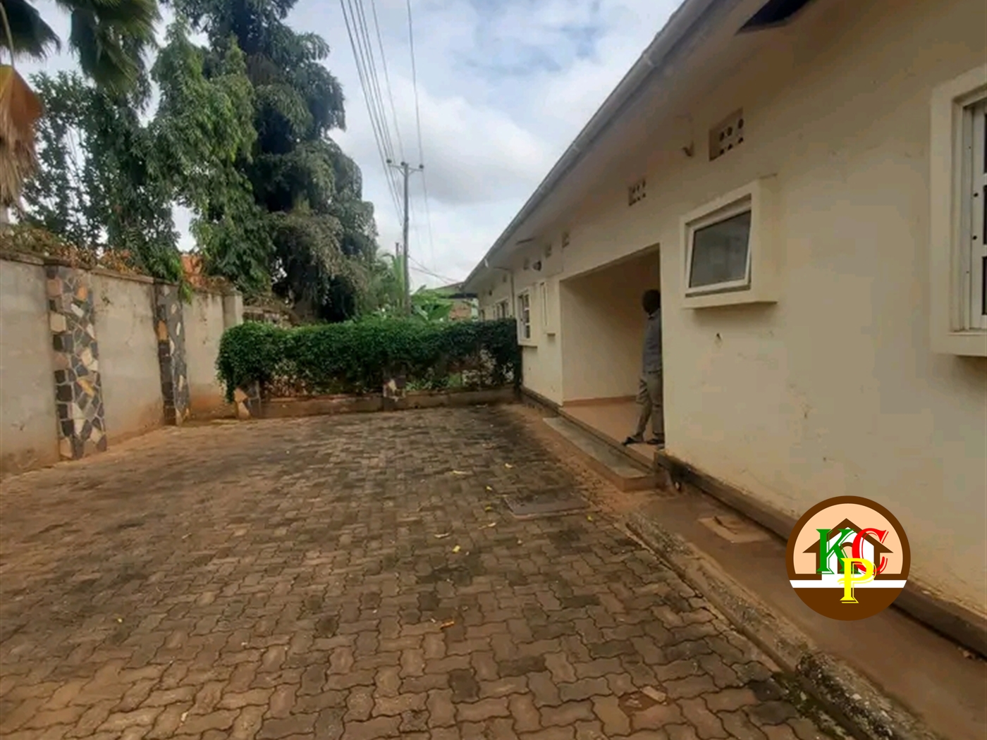 Bungalow for rent in Muyenga Kampala