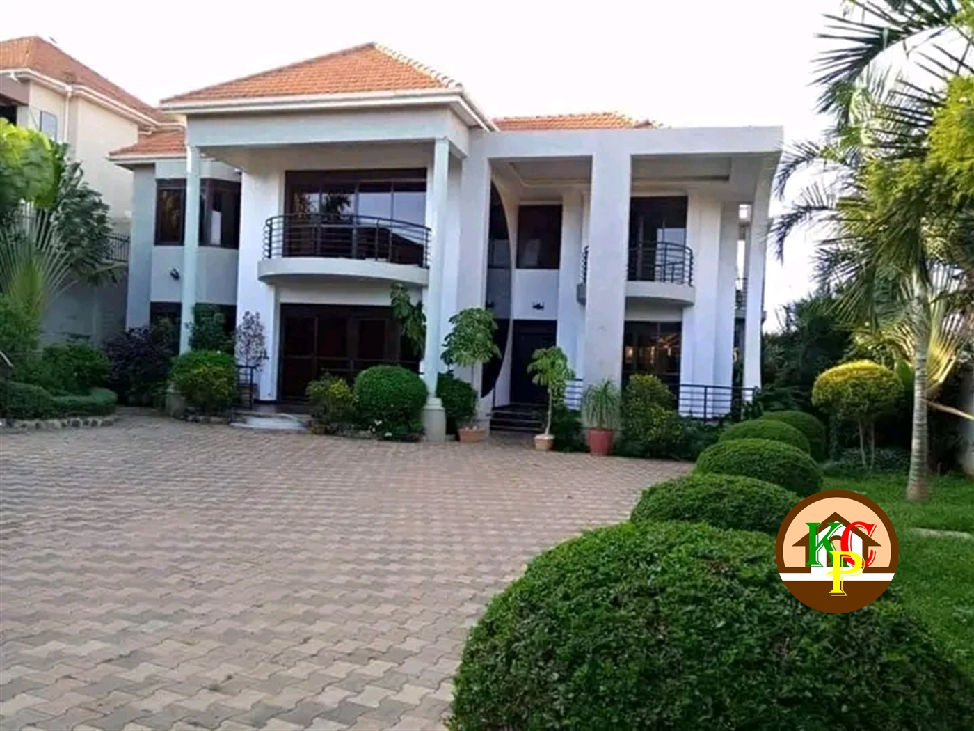 Storeyed house for sale in Munyonyo Kampala