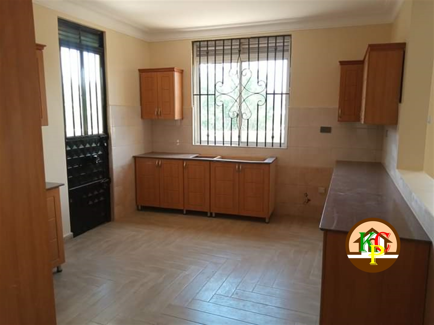 Mansion for rent in Kira Wakiso