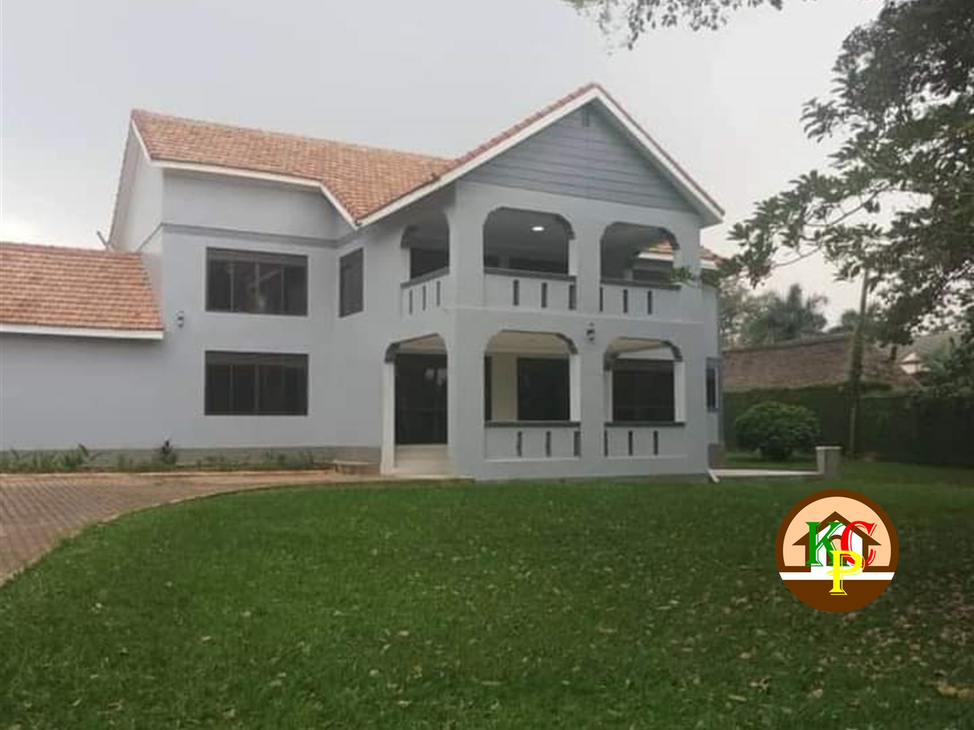 Storeyed house for rent in Bugoloobi Kampala