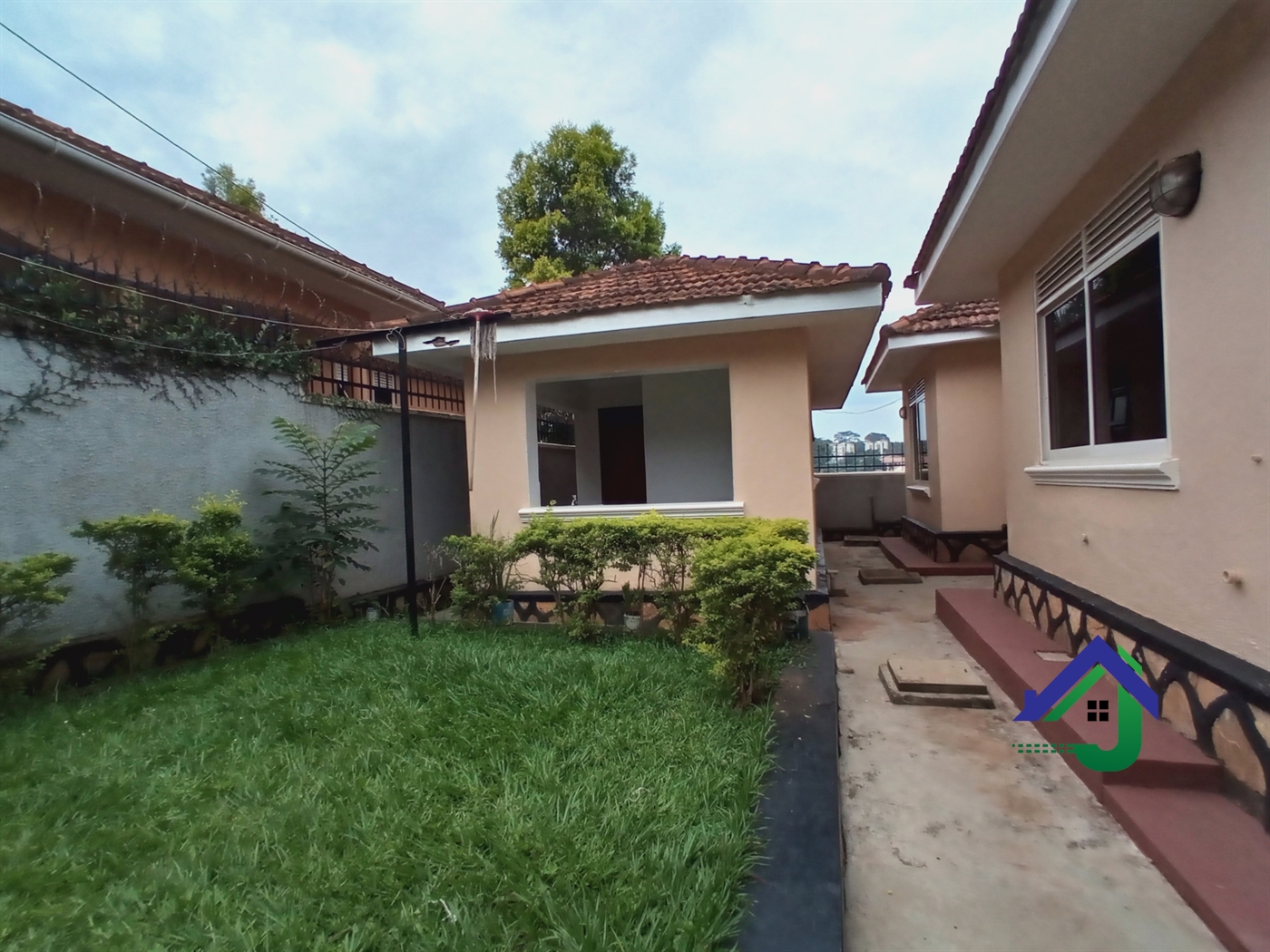 Bungalow for rent in Kira Wakiso