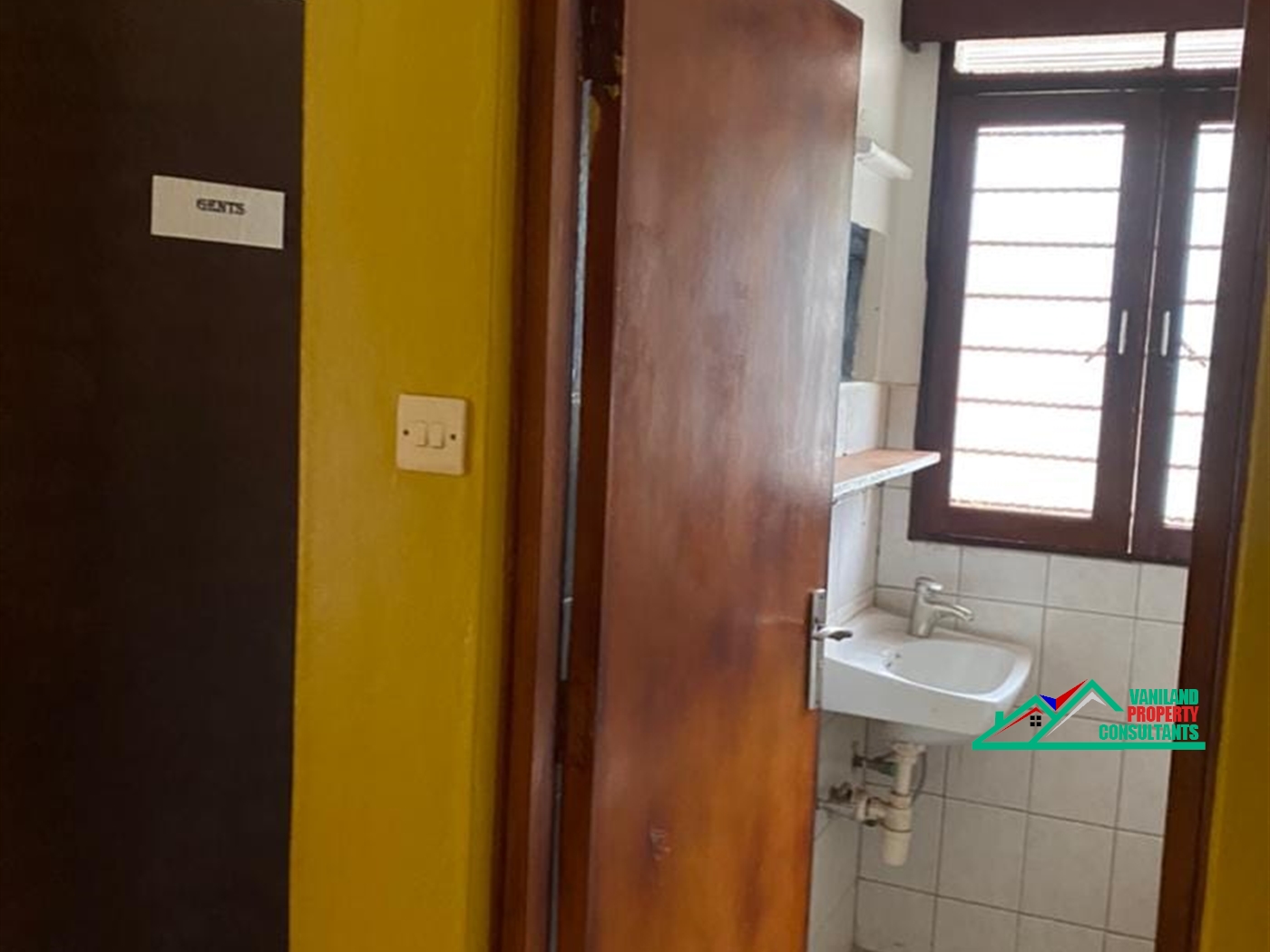 Bungalow for rent in Bugoloobi Kampala