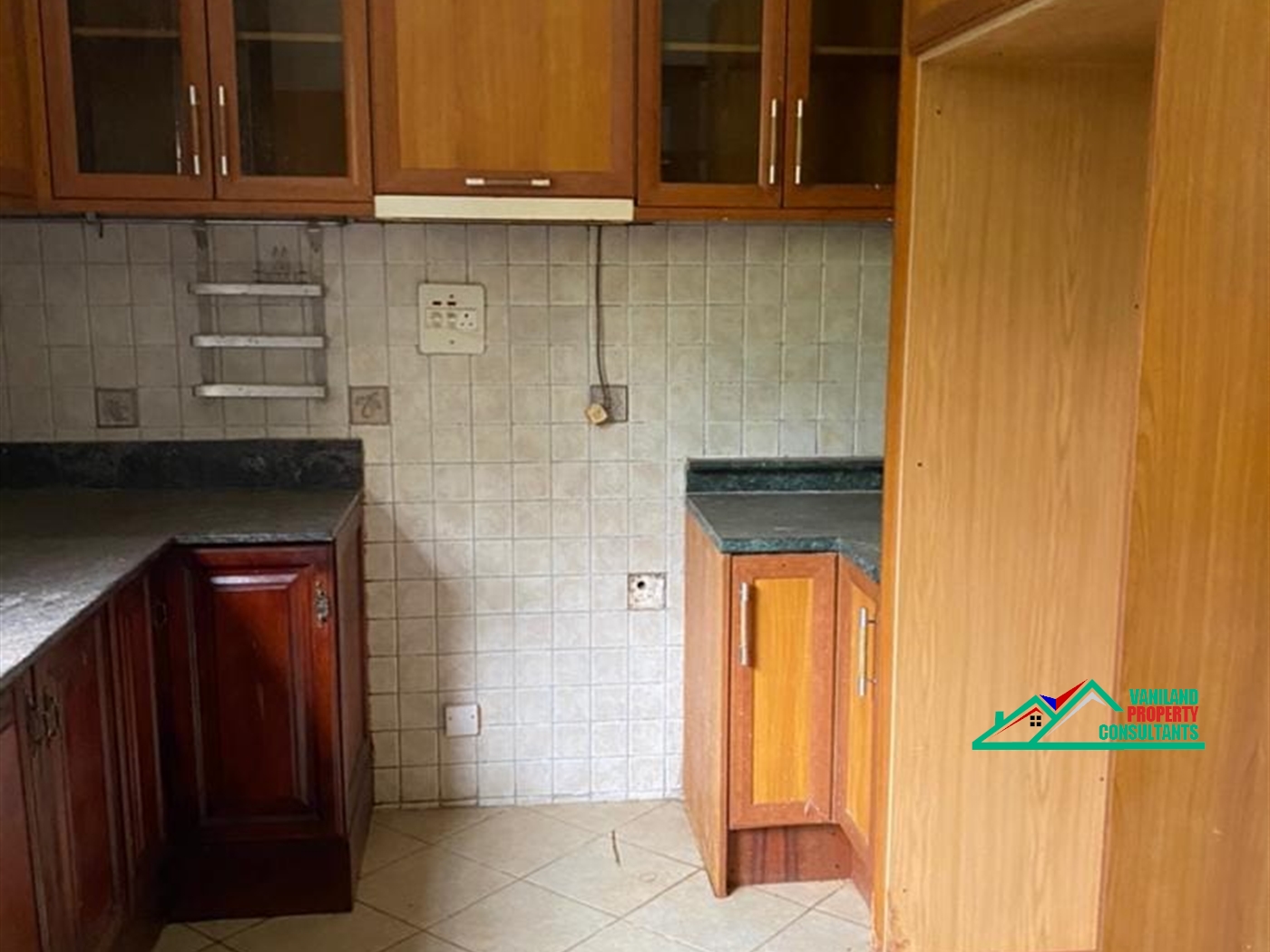 Bungalow for rent in Bugoloobi Kampala