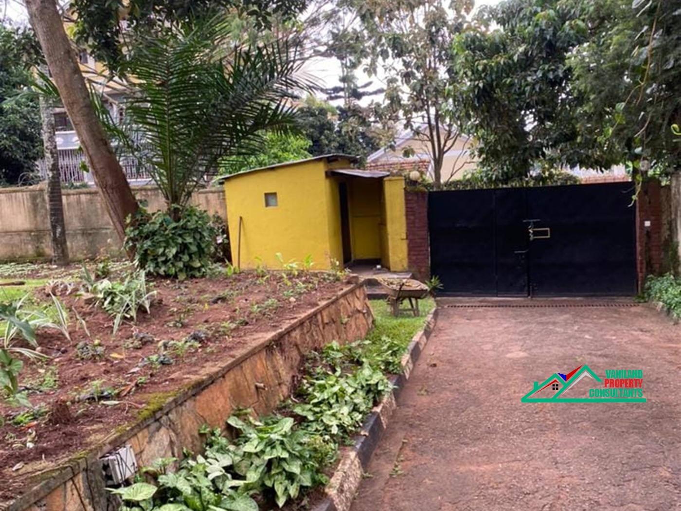 Bungalow for rent in Bugoloobi Kampala