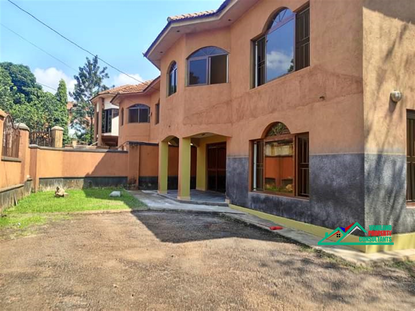 Mansion for rent in Kiwaatule Wakiso