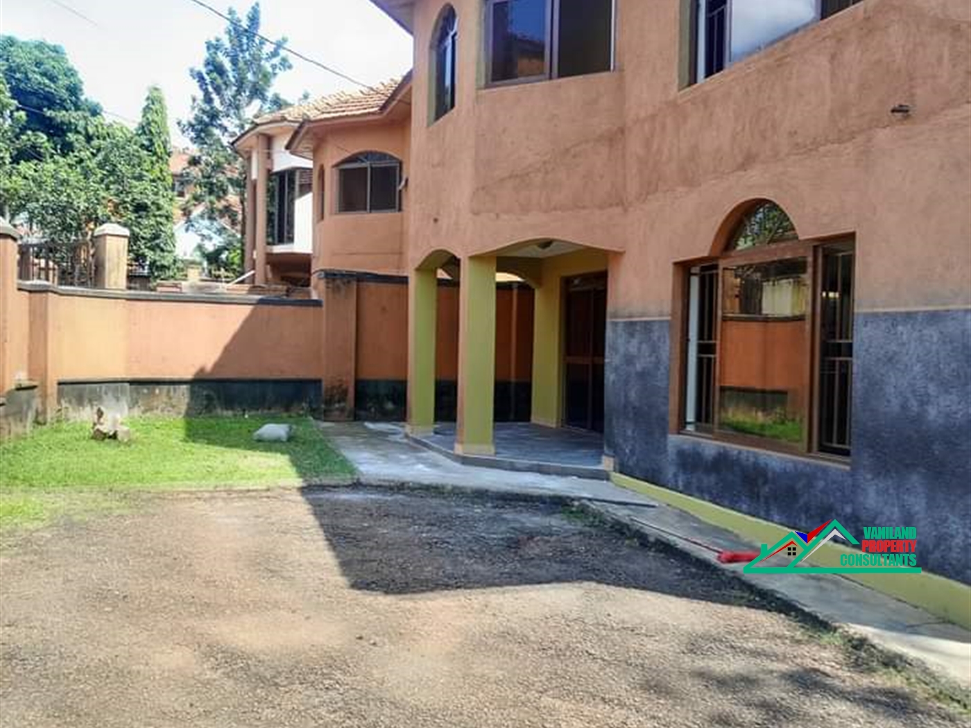 Mansion for rent in Kiwaatule Wakiso