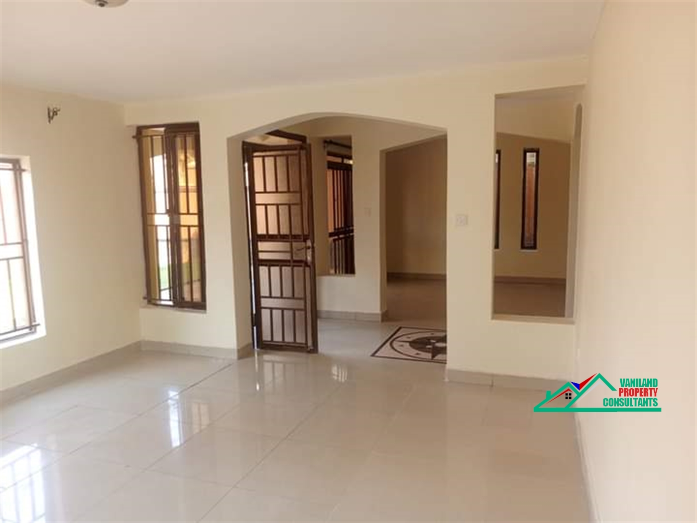 Mansion for rent in Kiwaatule Wakiso