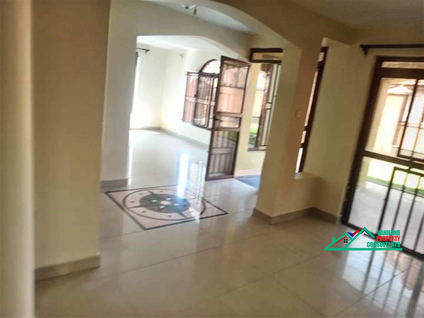 Mansion for rent in Kiwaatule Wakiso