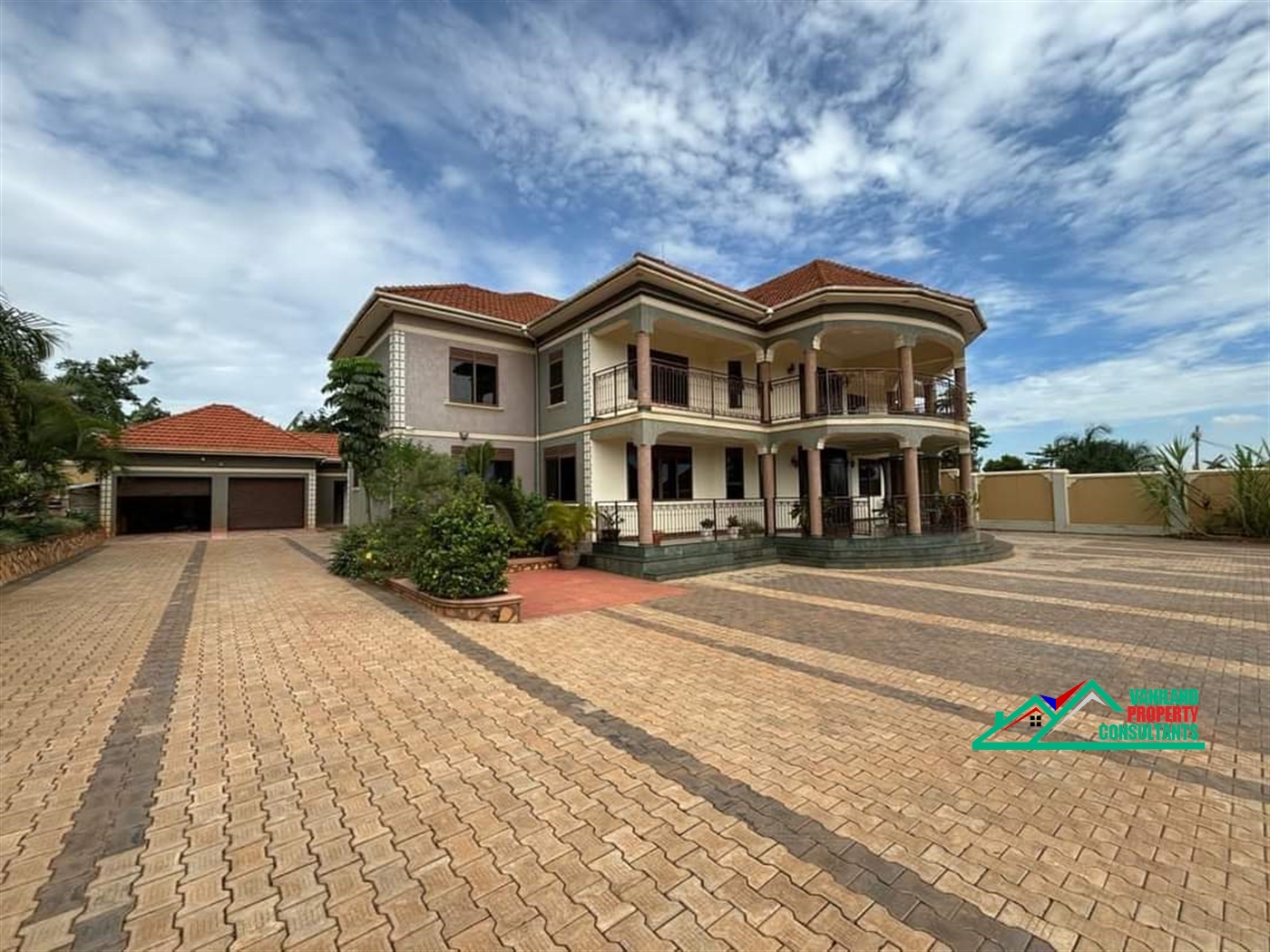 Mansion for sale in Kira Wakiso