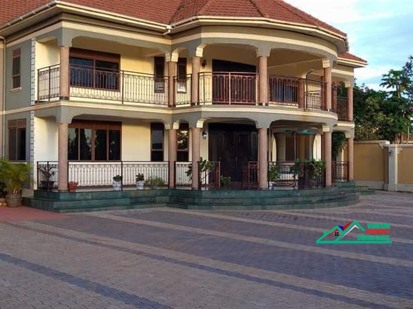 Mansion for sale in Kira Wakiso