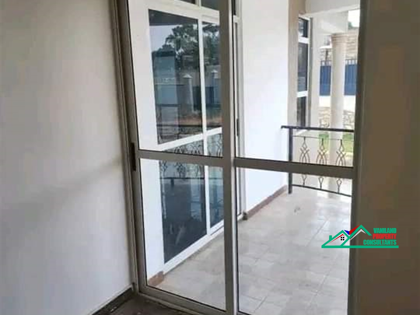 Storeyed house for rent in Kyambogo Wakiso