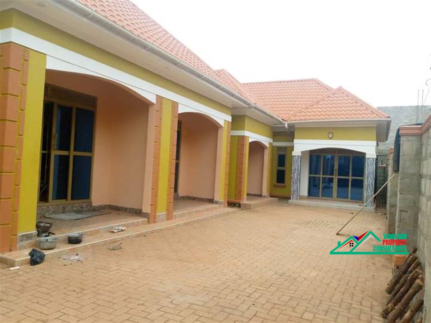 Semi Detached for rent in Mutungo Kampala