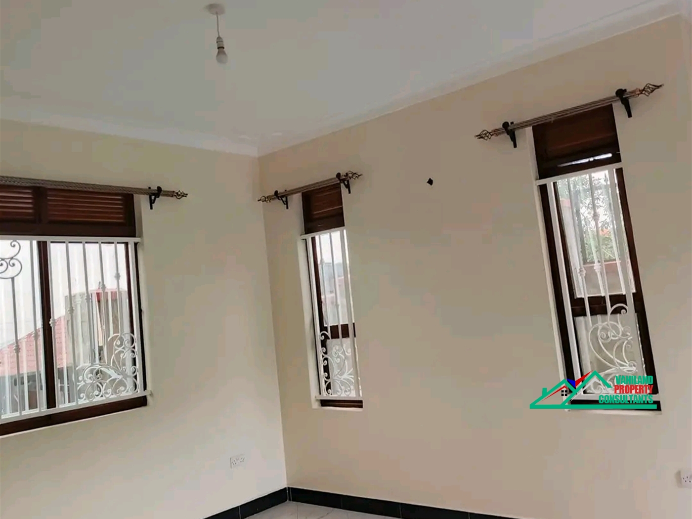 Semi Detached for rent in Mbuyaa Kampala