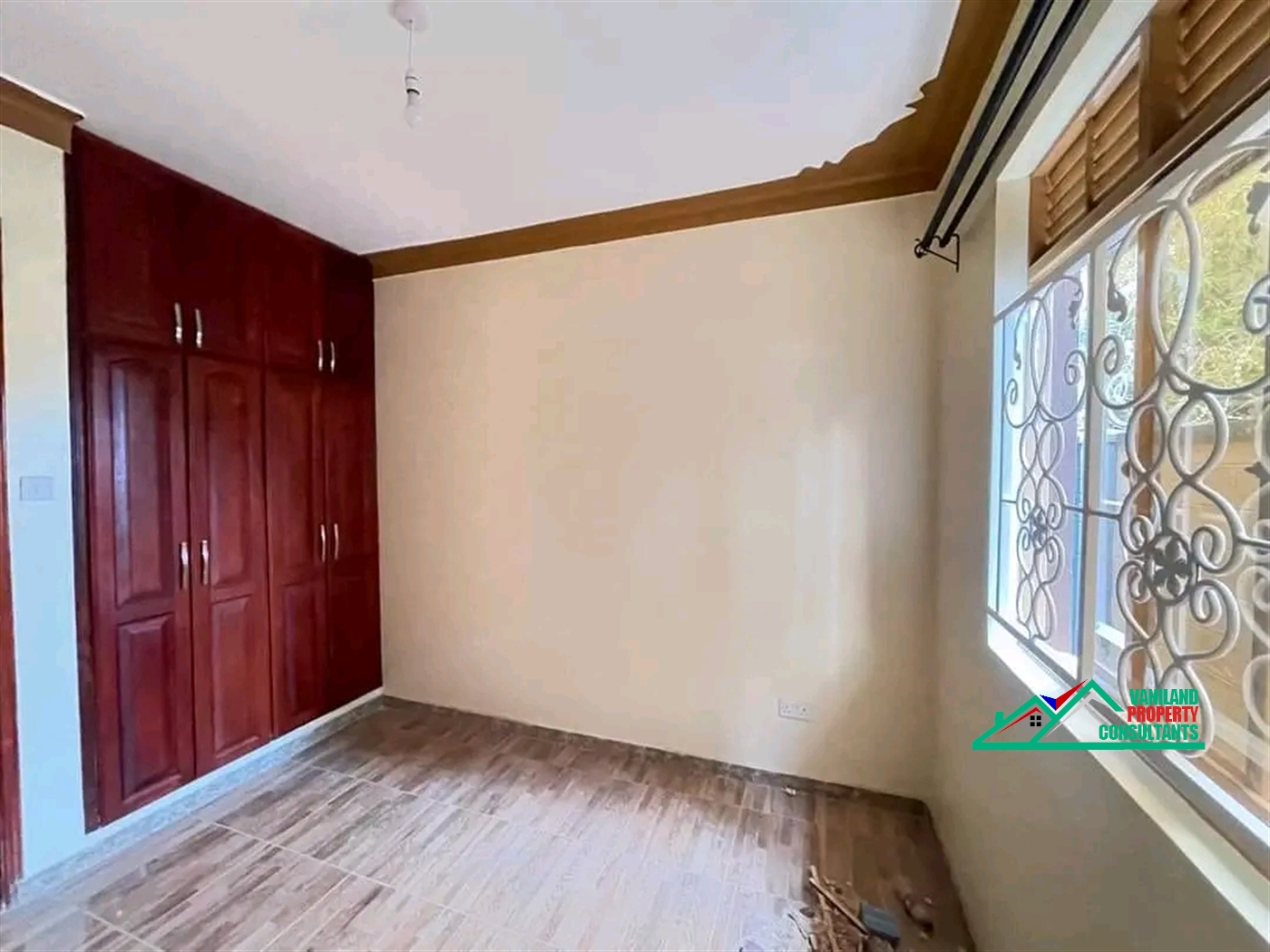 Semi Detached for rent in Mbuyaa Kampala