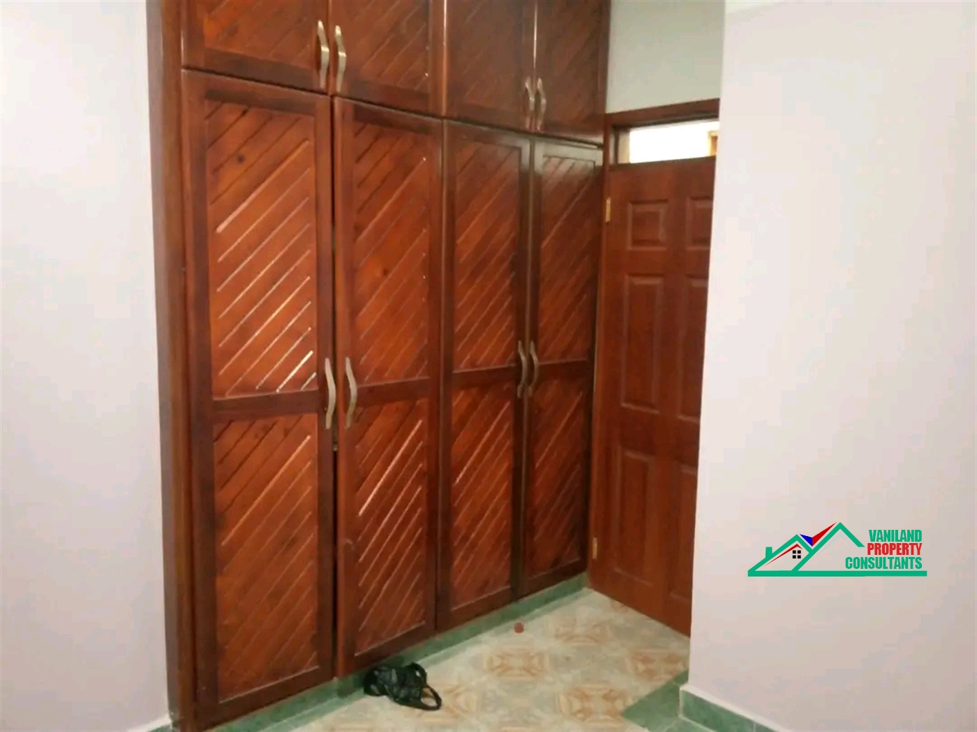 Semi Detached for rent in Mutungo Kampala