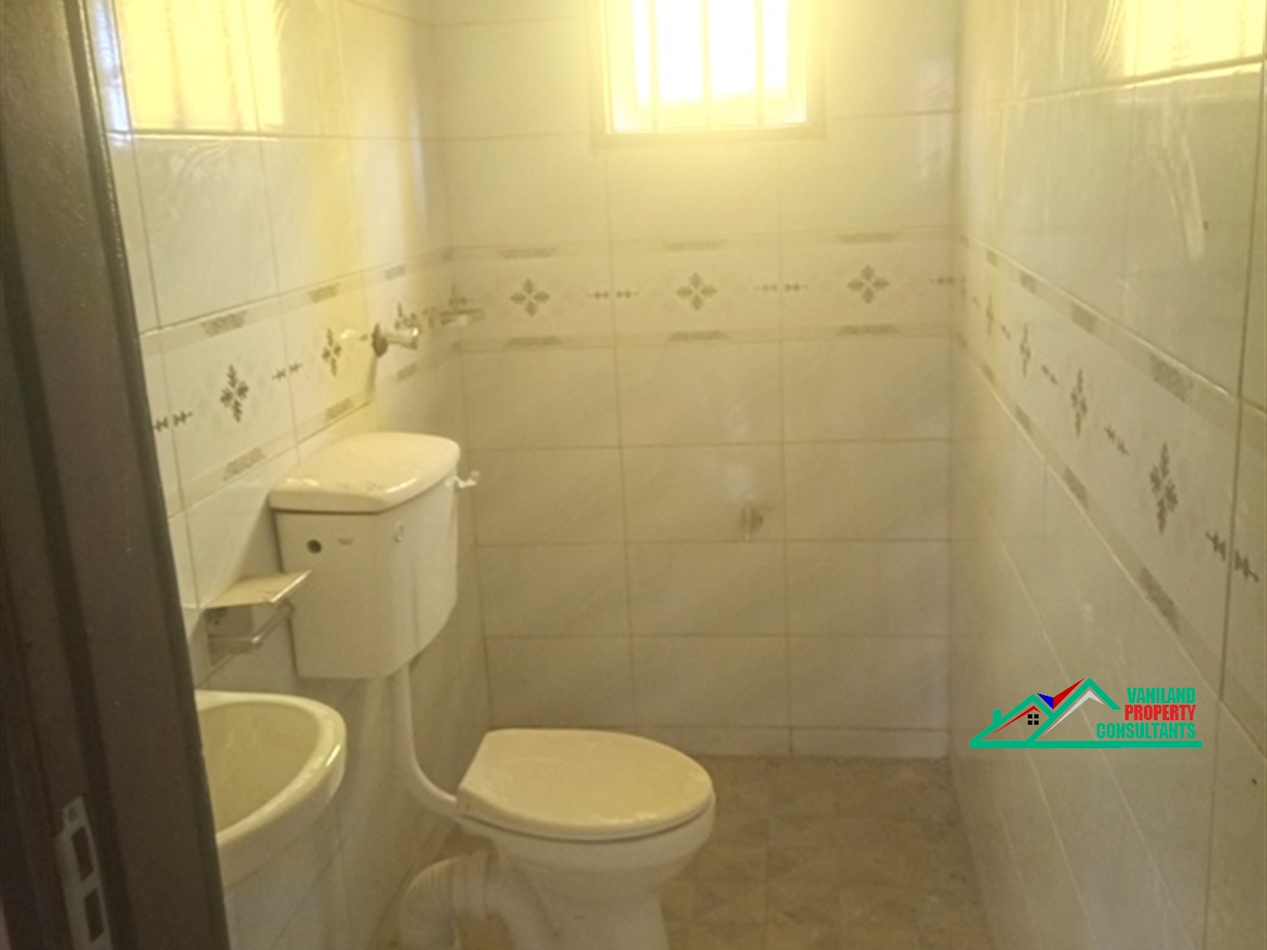 Semi Detached for rent in Mutungo Kampala