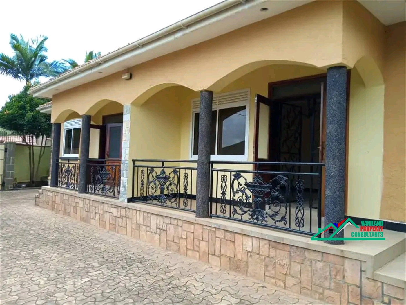 Semi Detached for rent in Mutungo Kampala