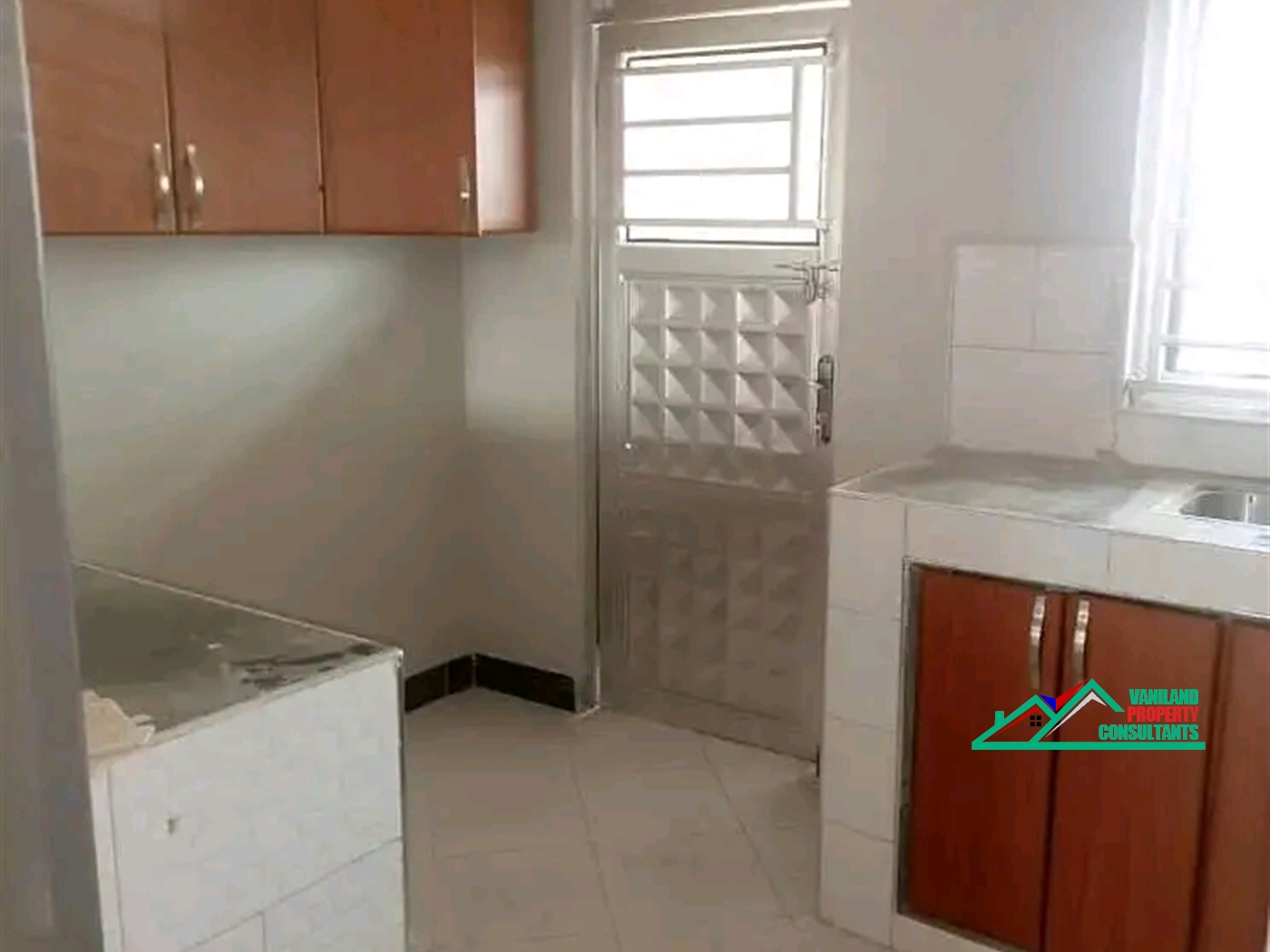 Semi Detached for rent in Mbuuya Kampala