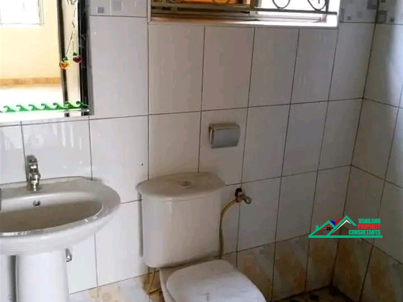 Semi Detached for rent in Mutungo Kampala