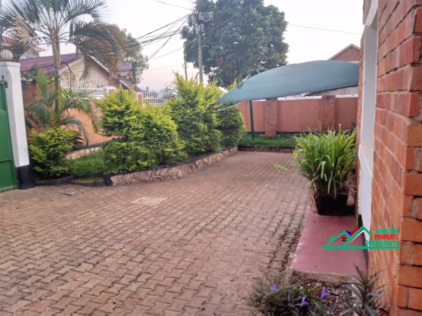 Bungalow for sale in Mutungo Kampala