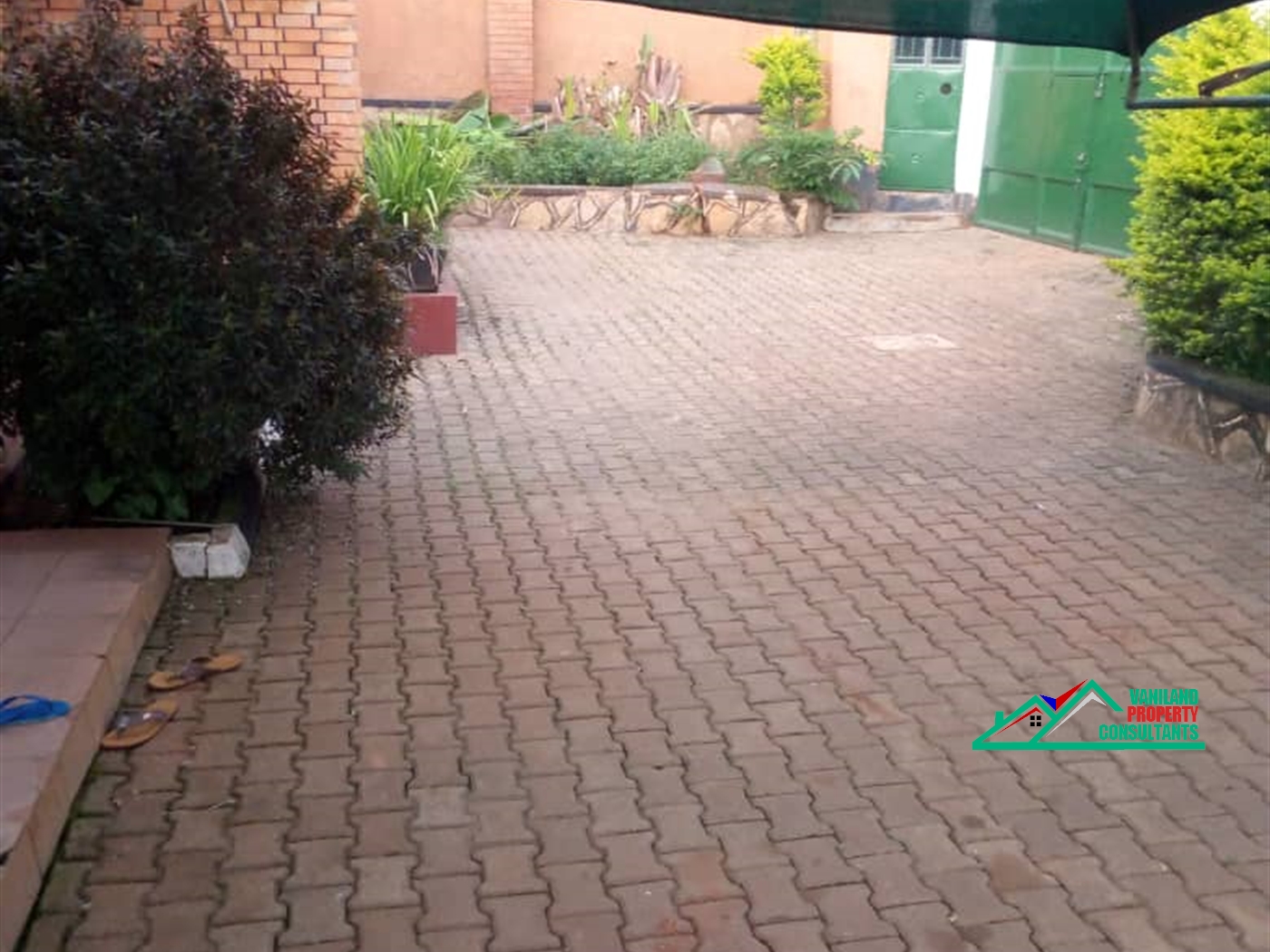 Bungalow for sale in Mutungo Kampala