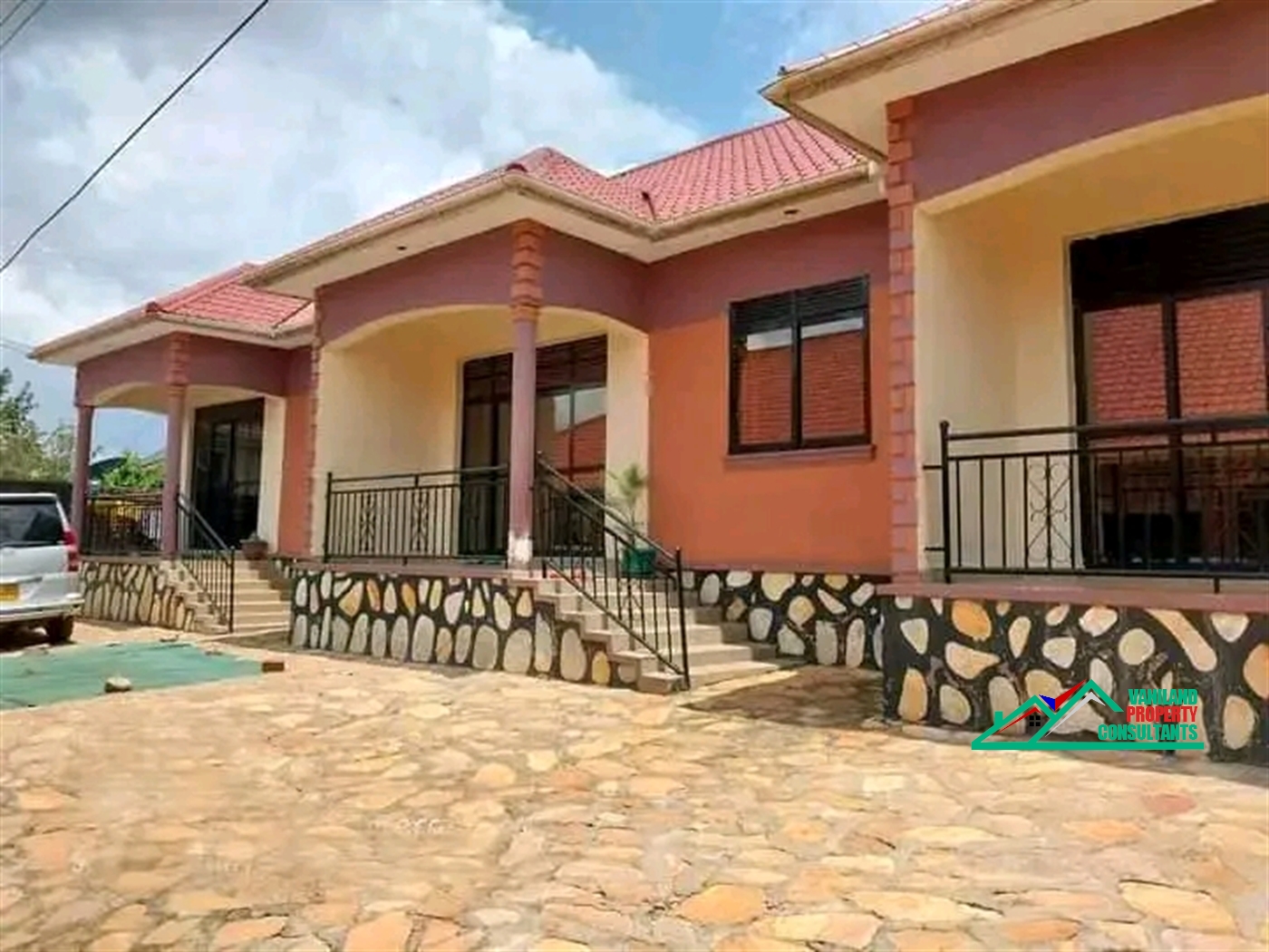 Semi Detached for rent in Mutungo Kampala