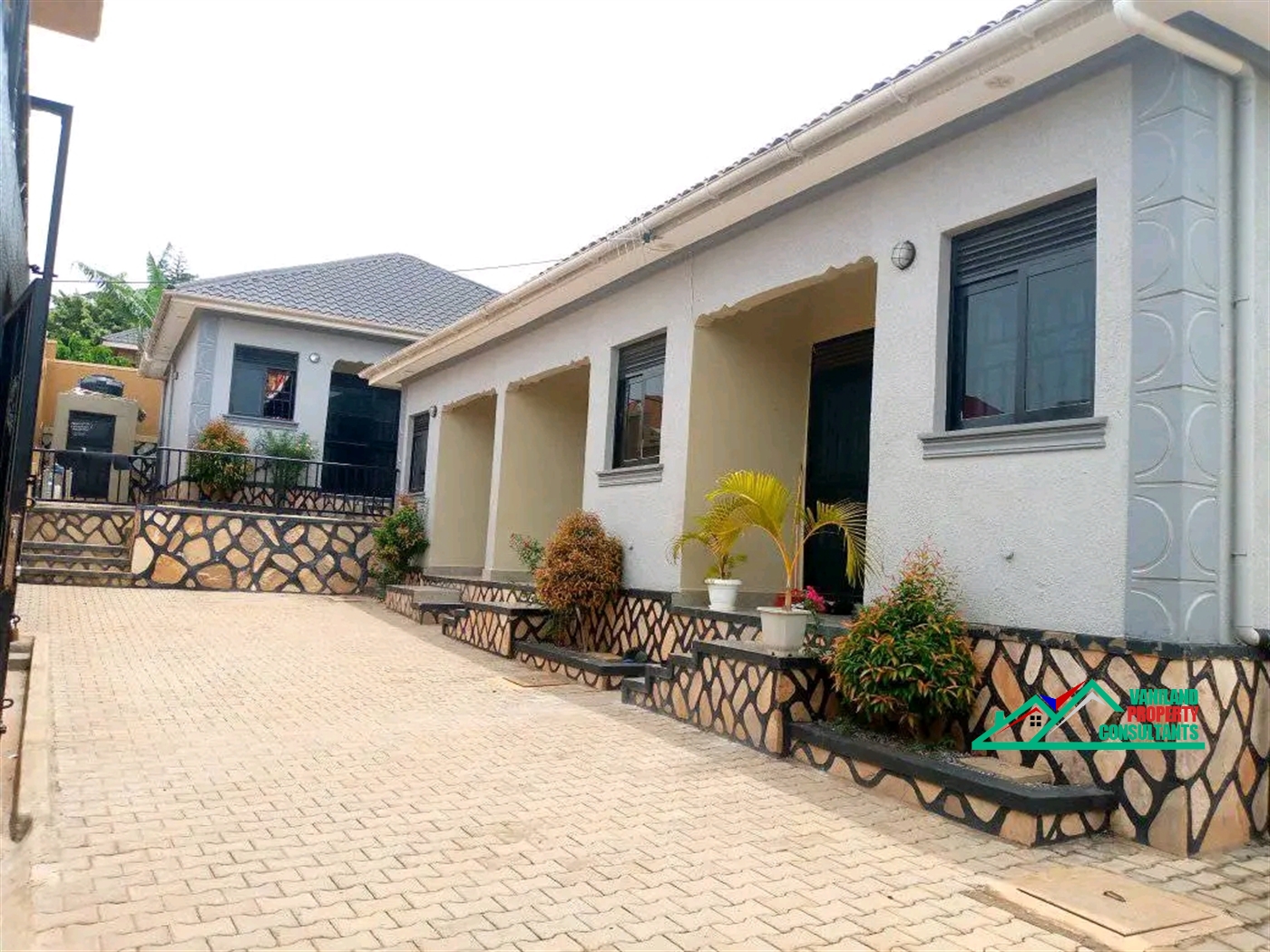 Semi Detached for rent in Mutungo Kampala