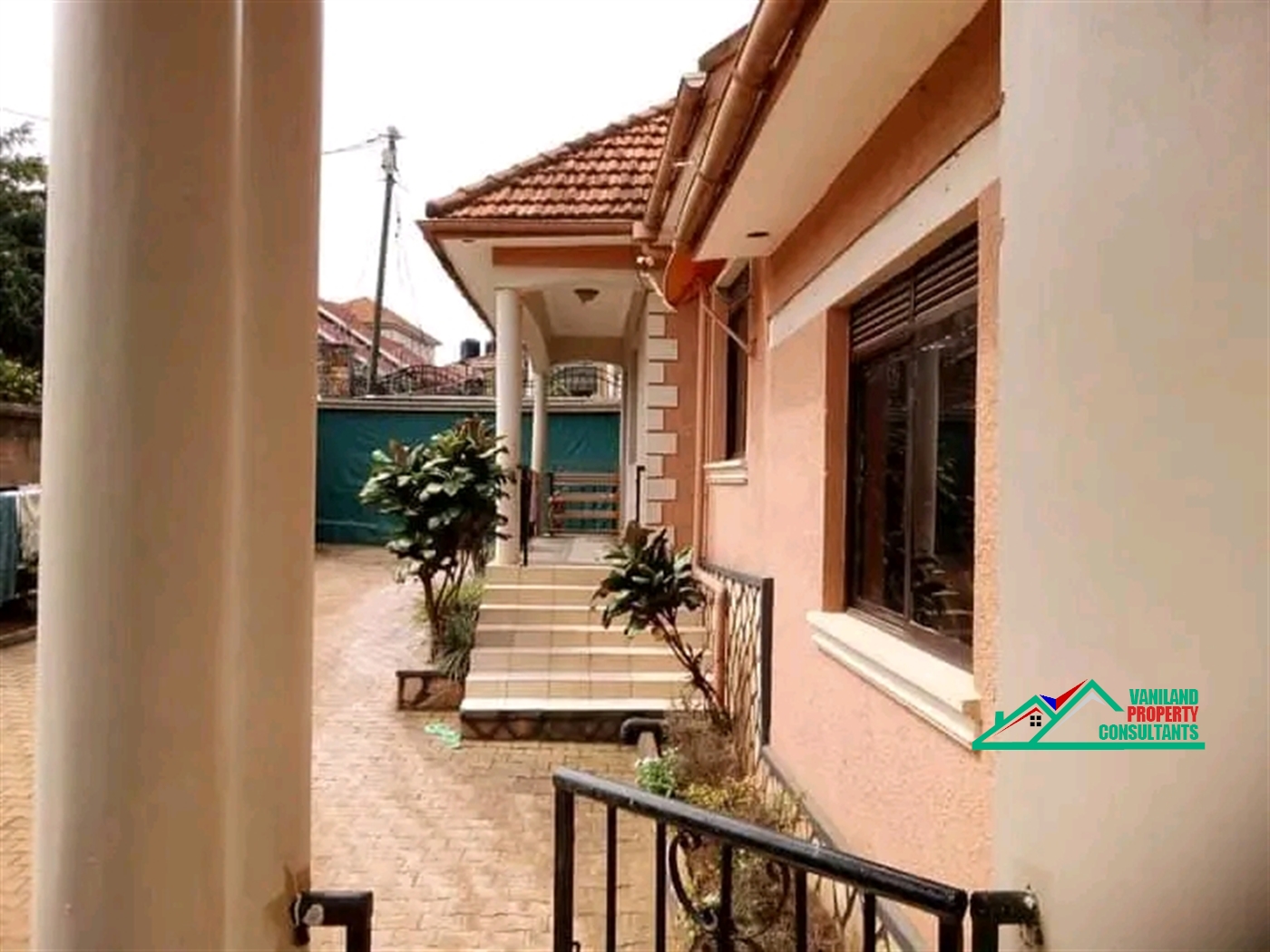 Semi Detached for rent in Mutungo Kampala