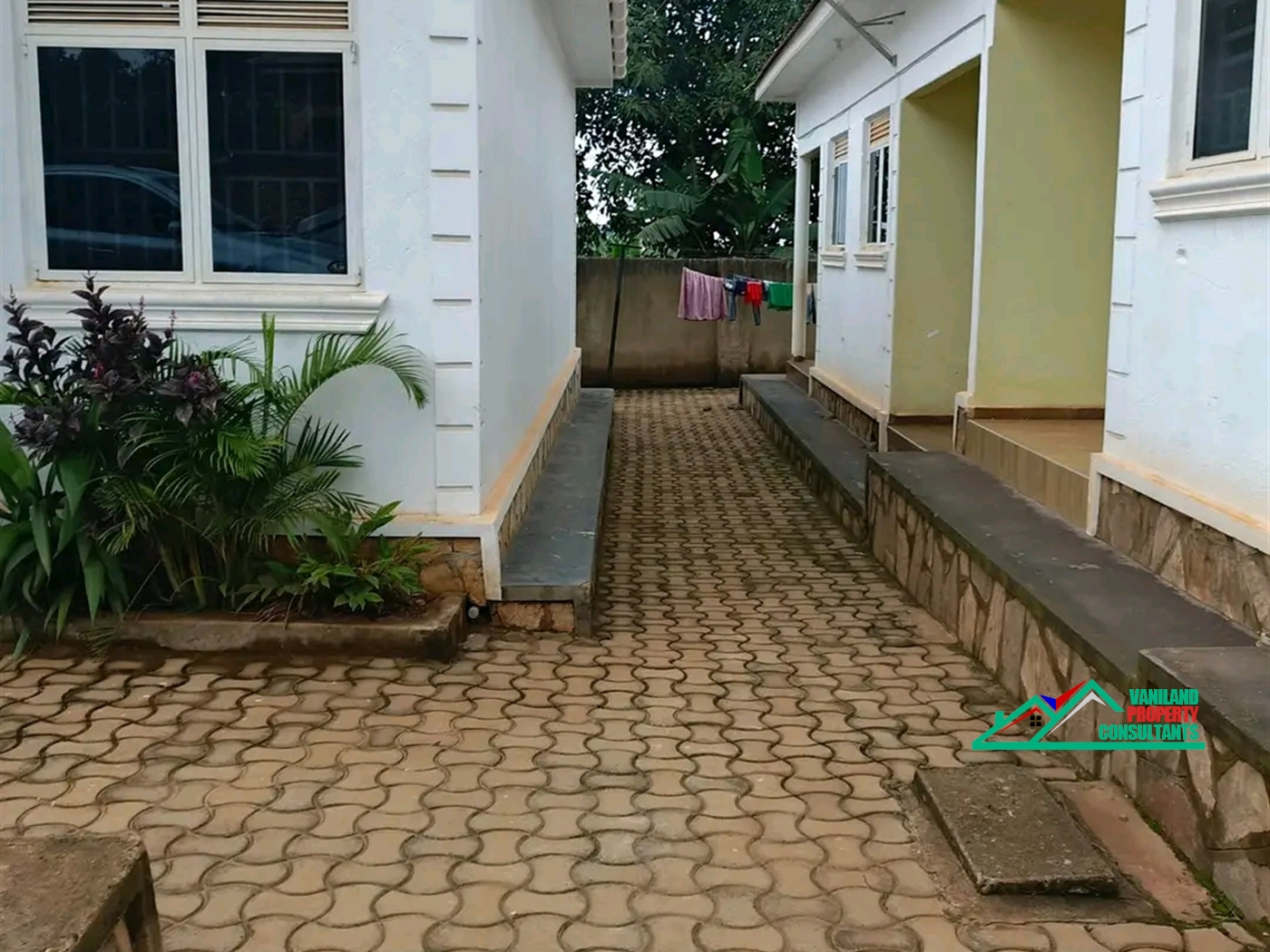 Semi Detached for rent in Mutungo Kampala