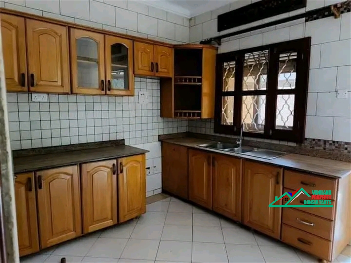 Semi Detached for rent in Mutungo Kampala