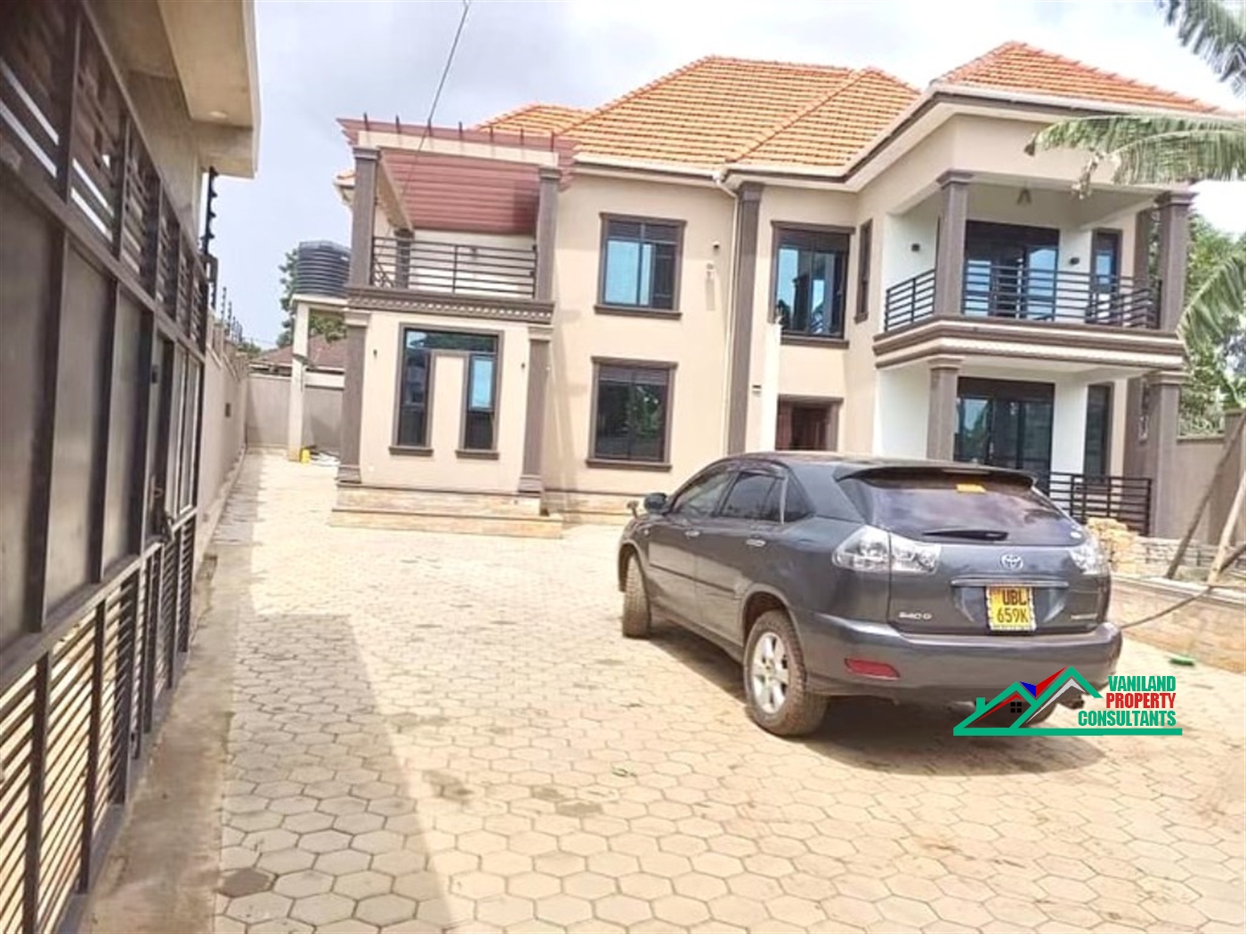 Mansion for sale in Kasangati Wakiso