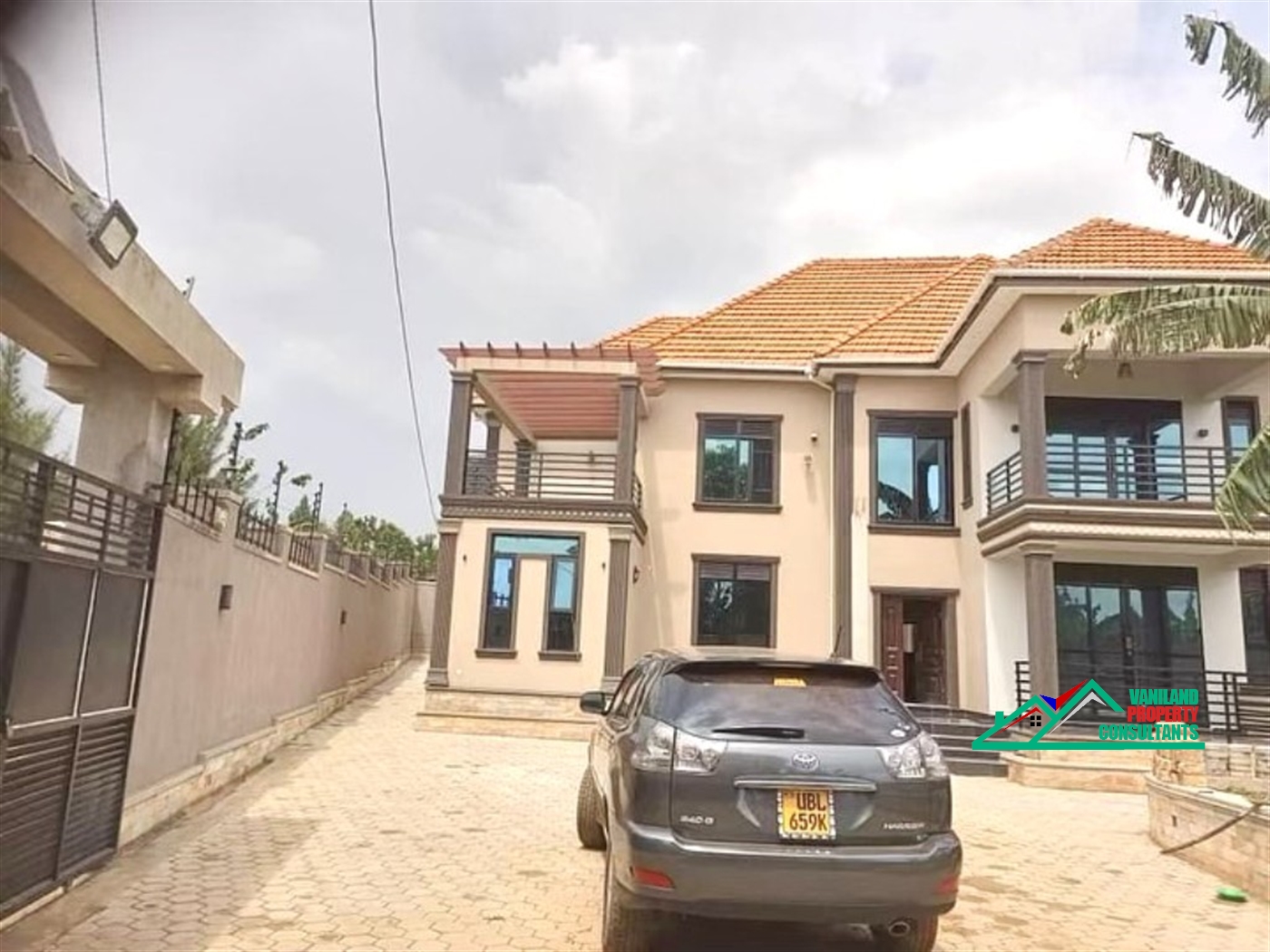 Mansion for sale in Kasangati Wakiso