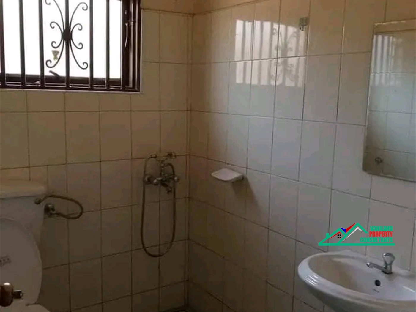 Semi Detached for rent in Mutungo Kampala