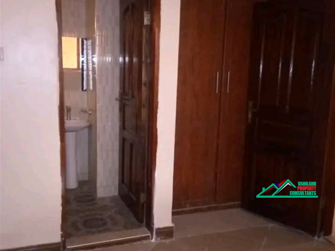 Semi Detached for rent in Mutungo Kampala