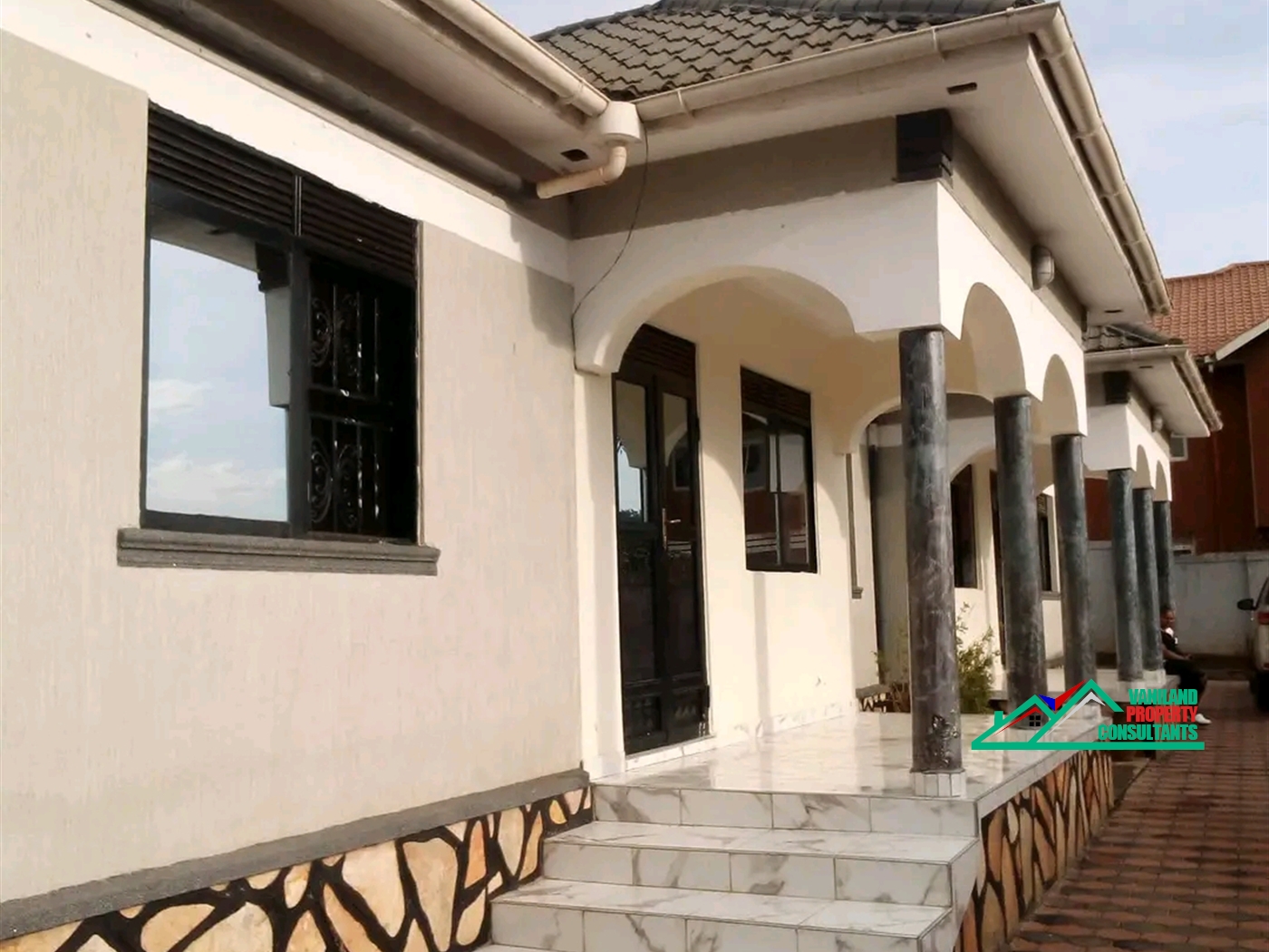 Semi Detached for rent in Mutungo Kampala