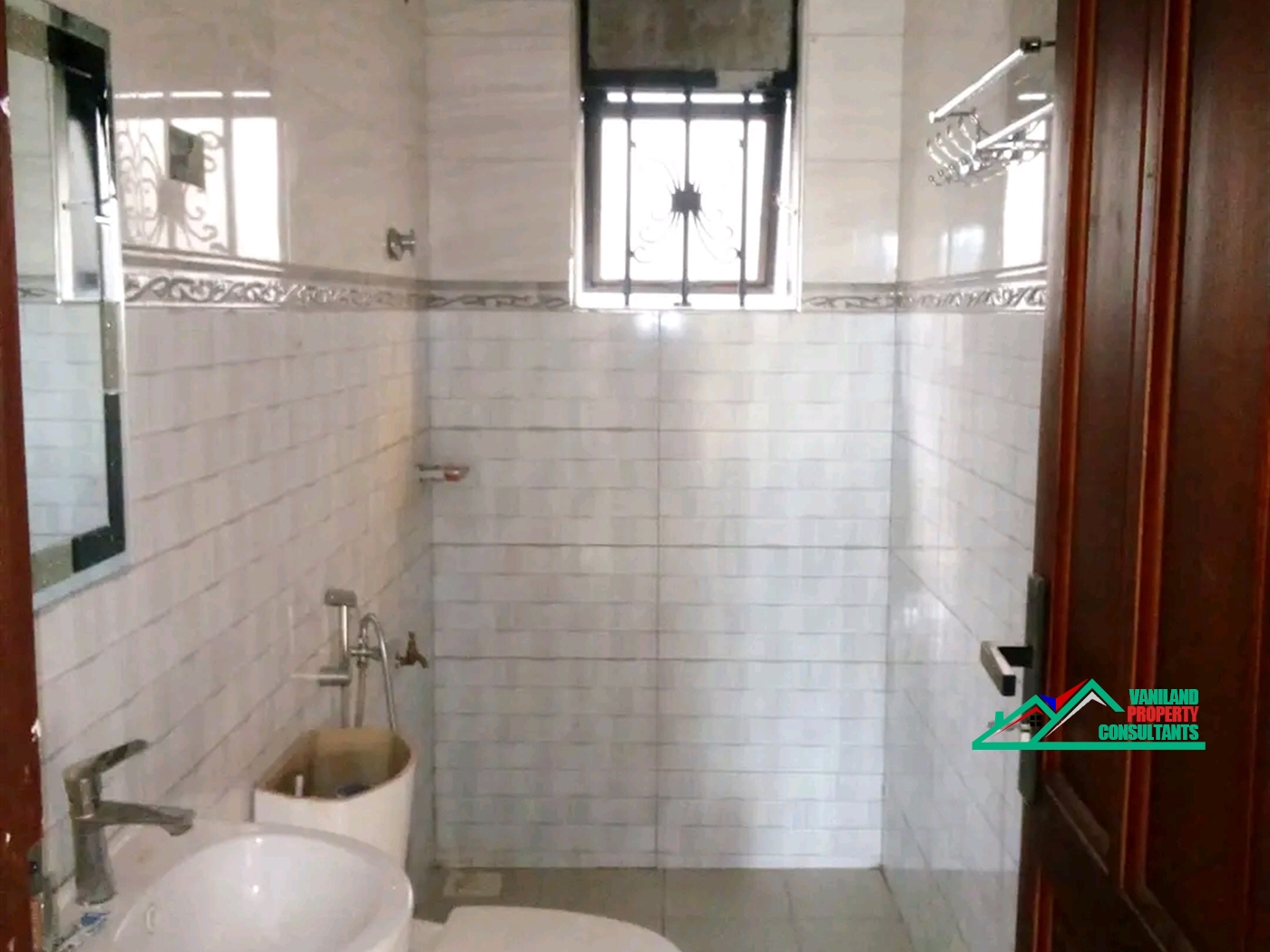 Semi Detached for rent in Mutungo Kampala