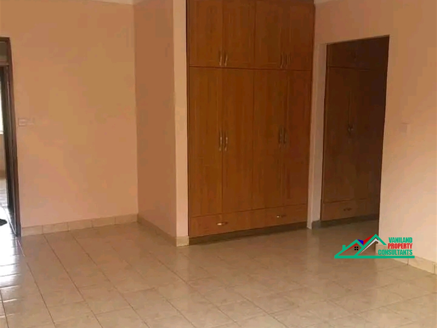 Duplex for rent in Mutungo Kampala