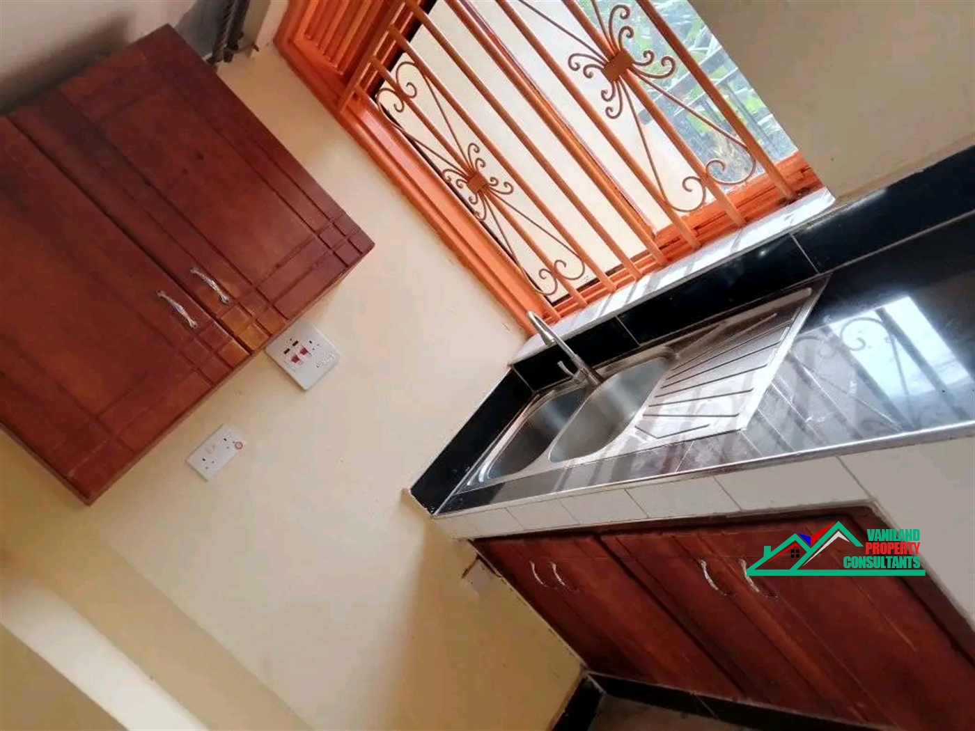 Semi Detached for rent in Mutungo Kampala