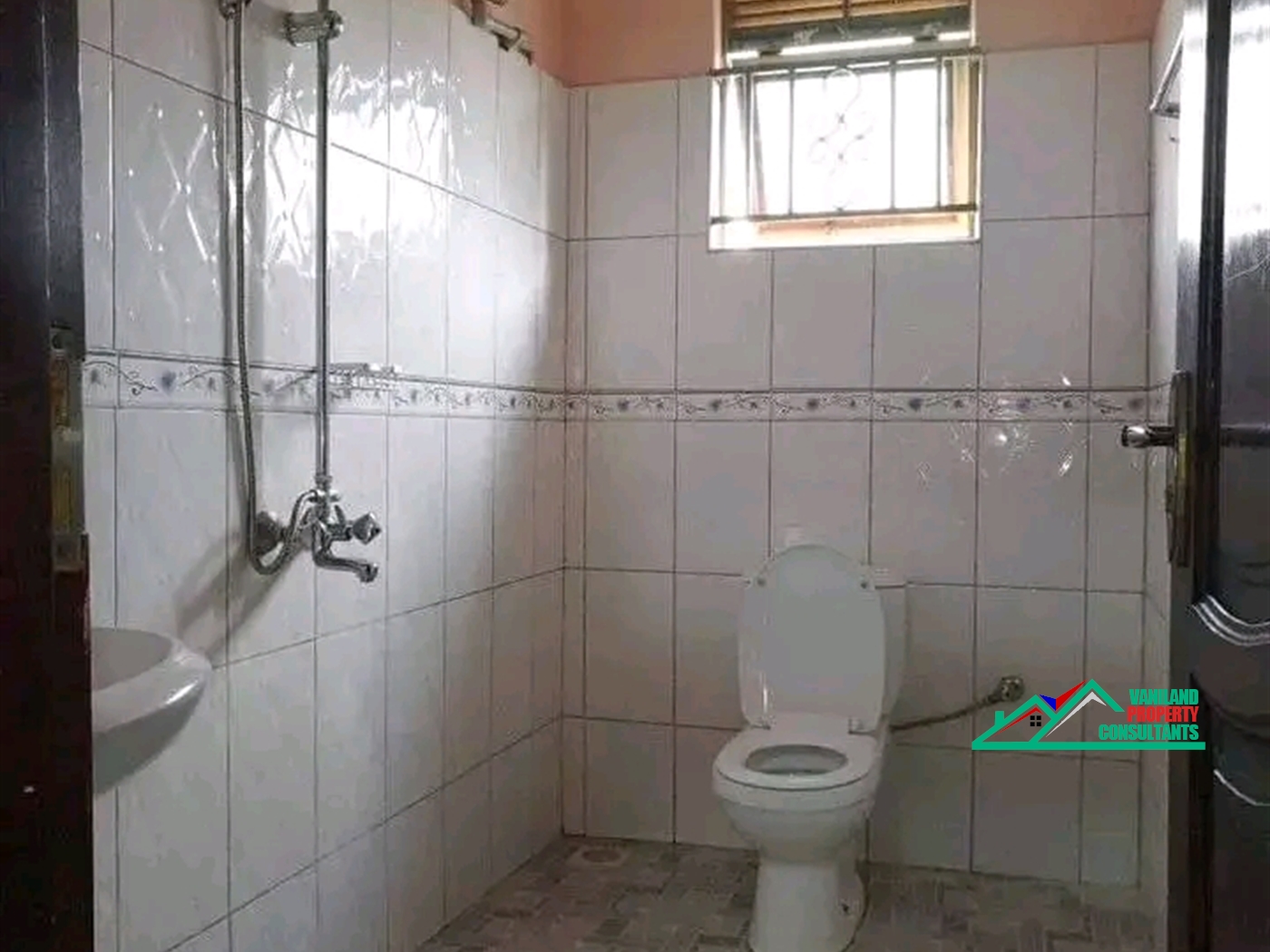 Semi Detached for rent in Mutungo Kampala