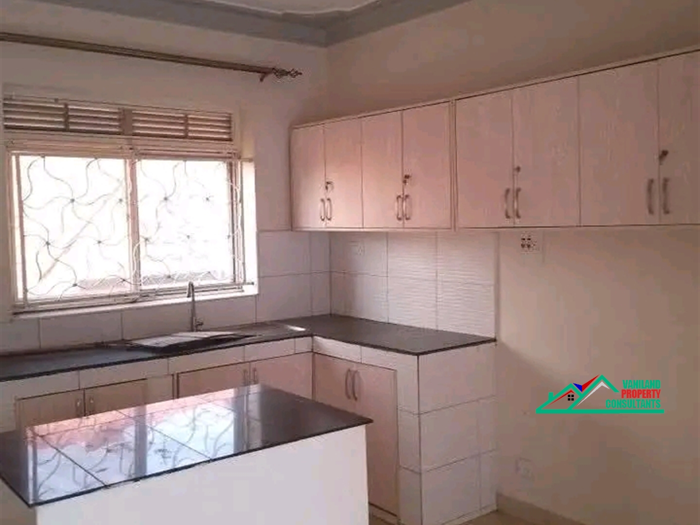 Semi Detached for rent in Mutungo Kampala