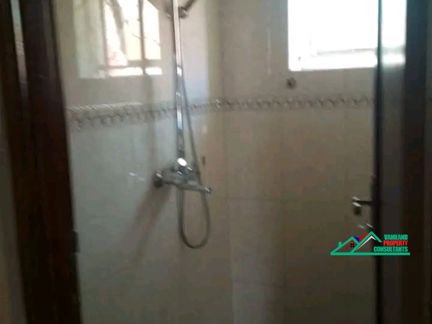 Semi Detached for rent in Mutungo Kampala