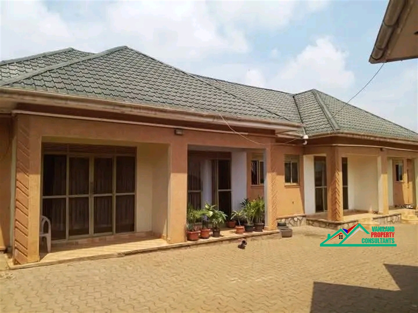 Semi Detached for rent in Mutungo Kampala