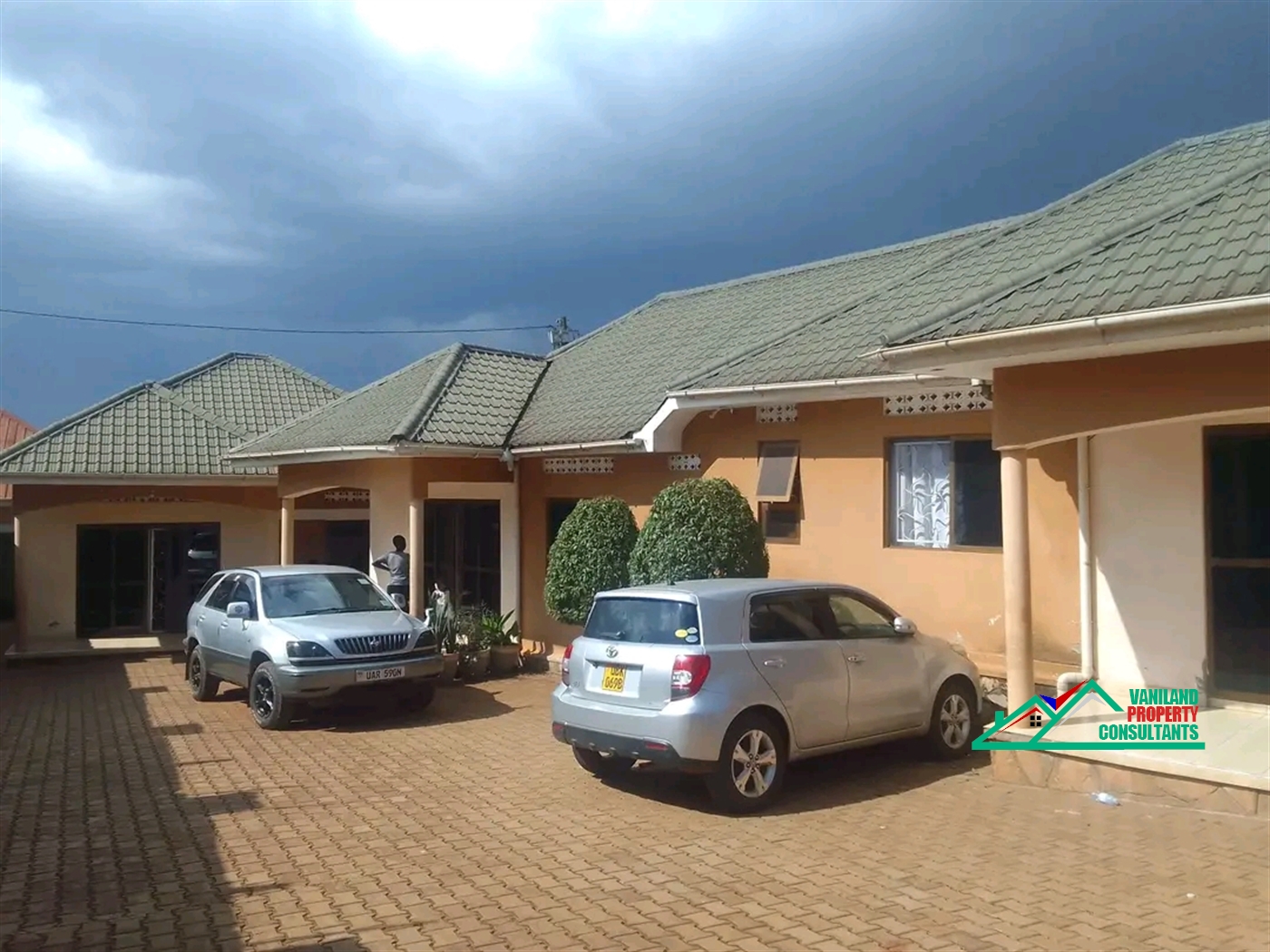 Semi Detached for rent in Mutungo Kampala