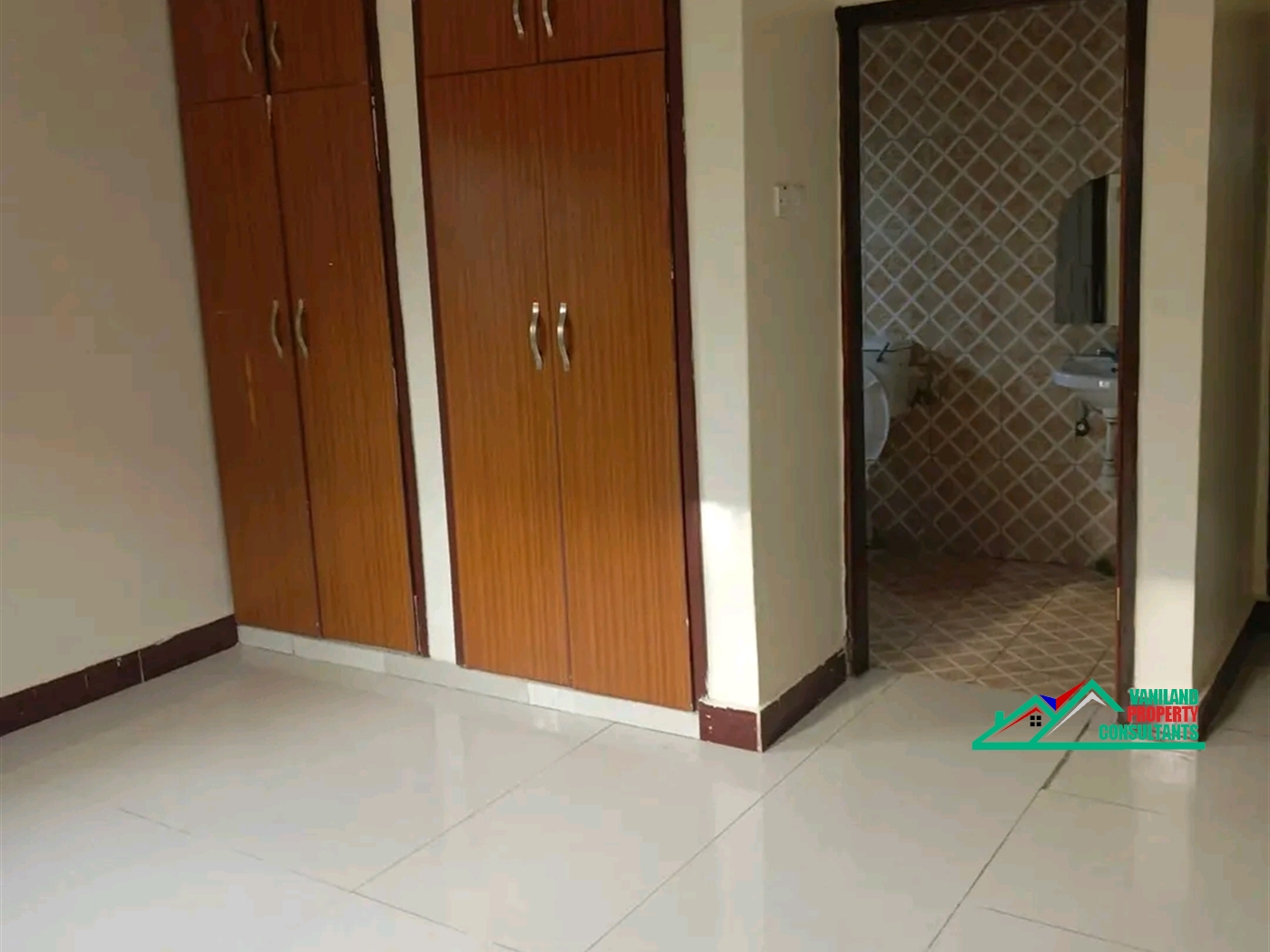 Semi Detached for rent in Mutungo Kampala